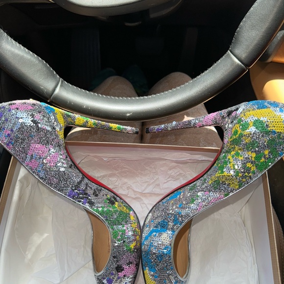 Christian Louboutin - Picture 7 of 9